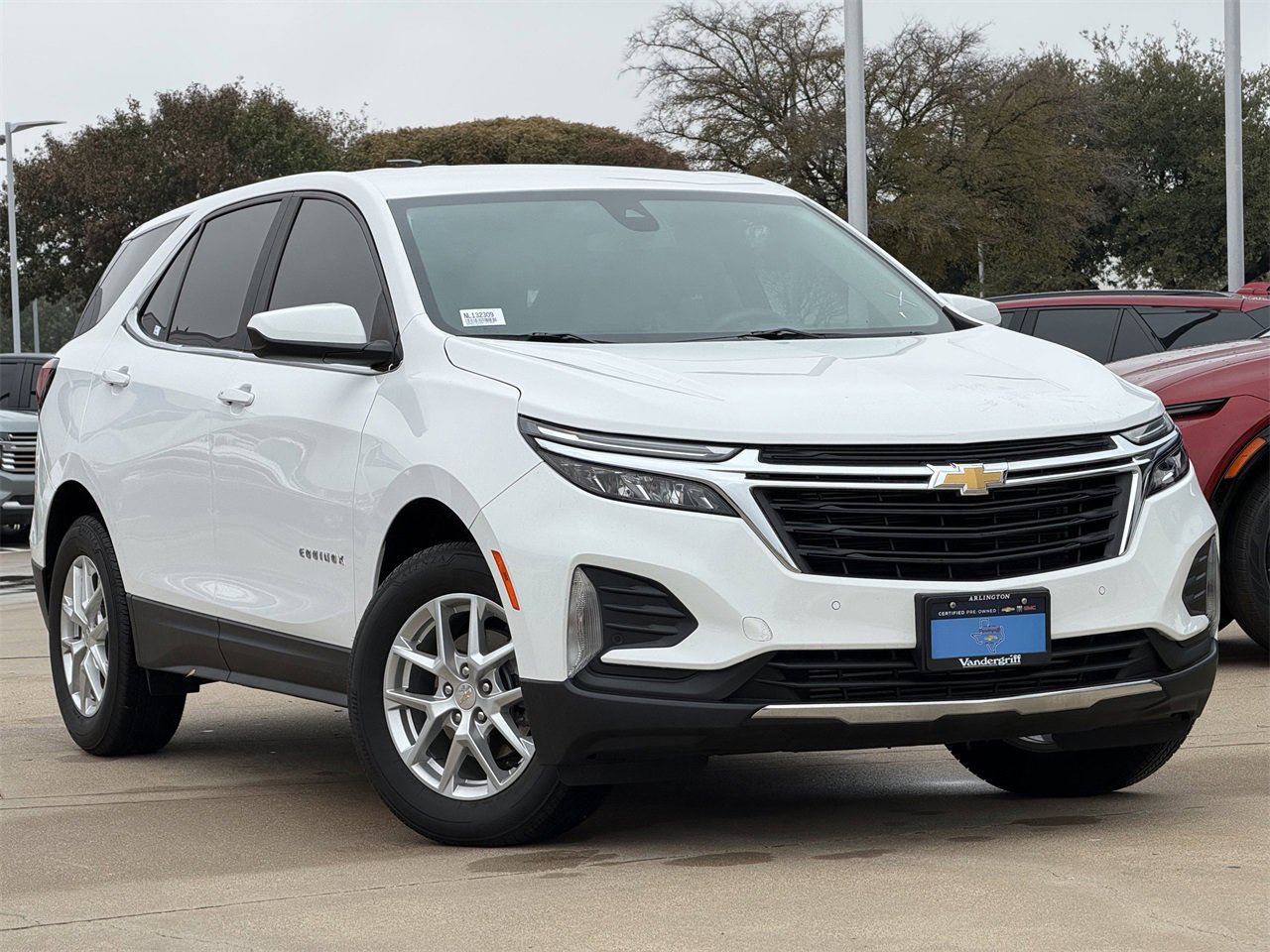 2022 Chevrolet Equinox LT photo 2