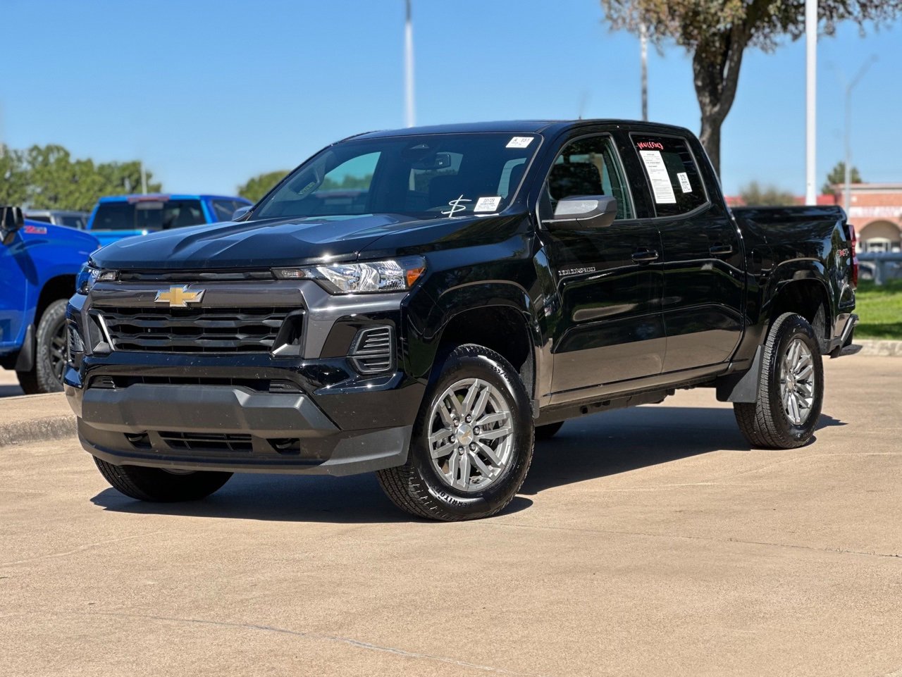 2025 Chevrolet Colorado Work Truck LT photo 3
