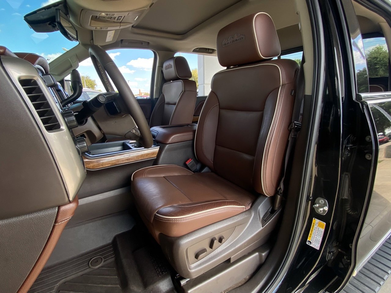 2018 Chevrolet Silverado 1500 High Country photo 3