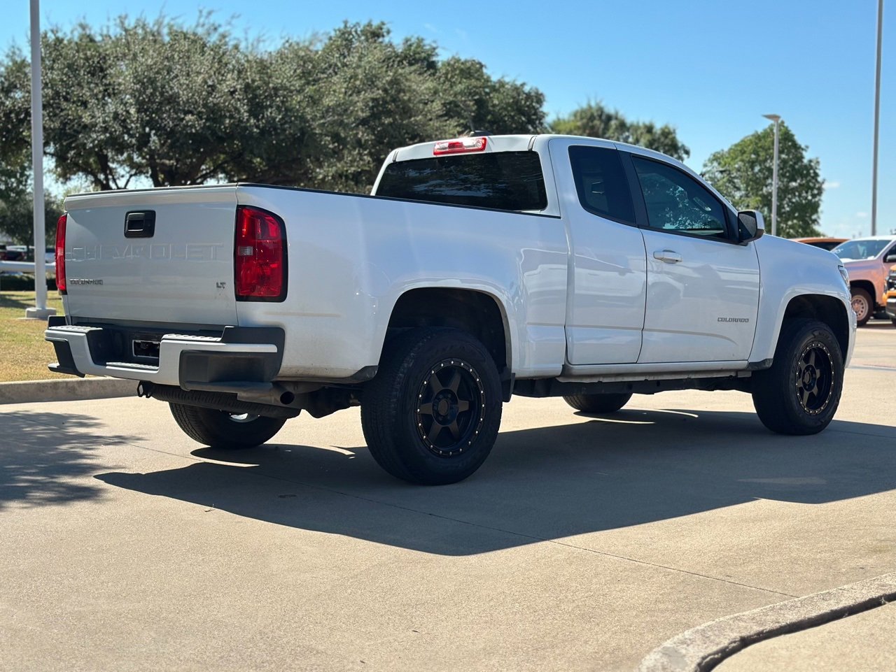 2022 Chevrolet Colorado LT photo 2