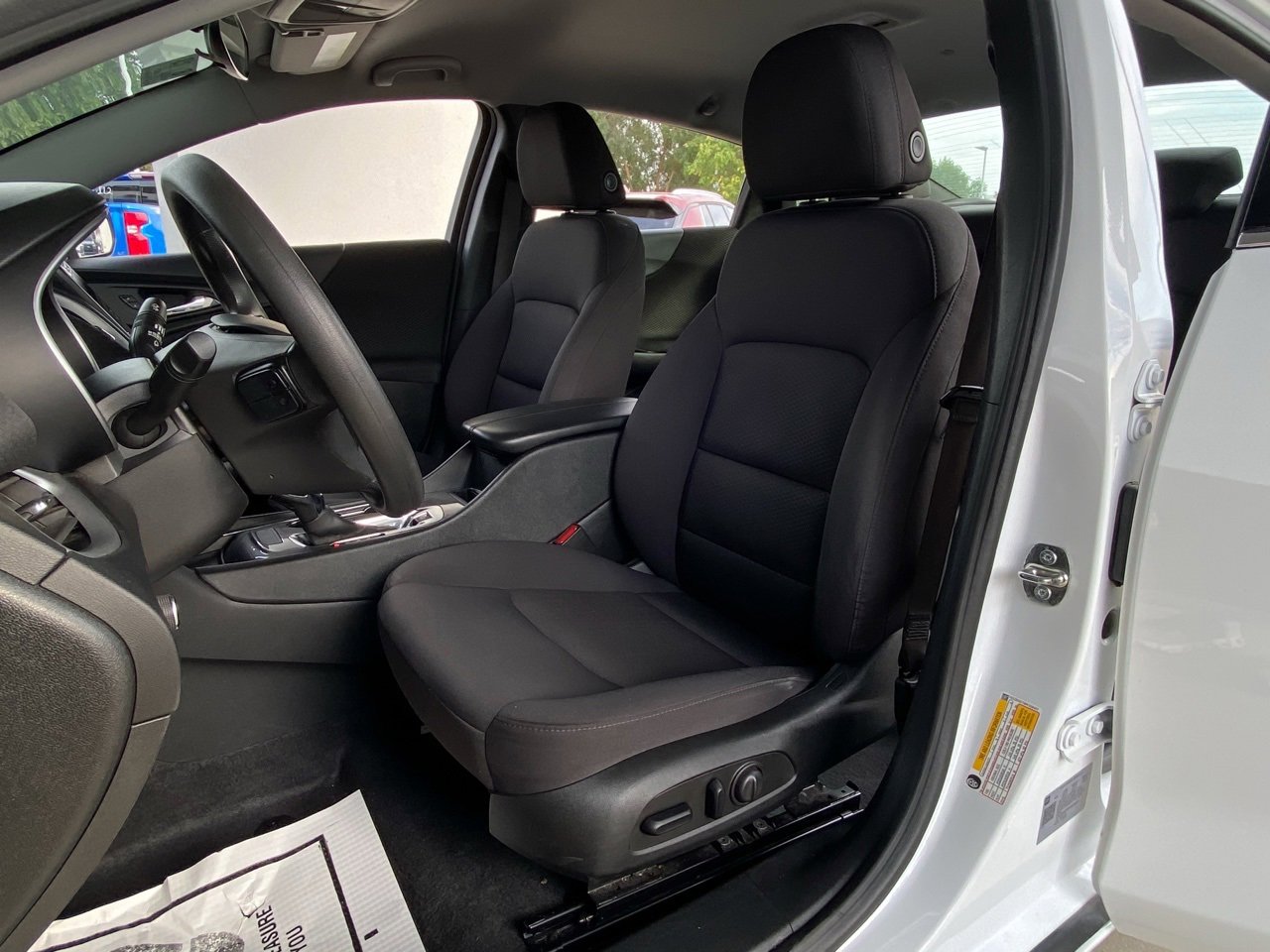 2023 Chevrolet Malibu 1LT photo 3