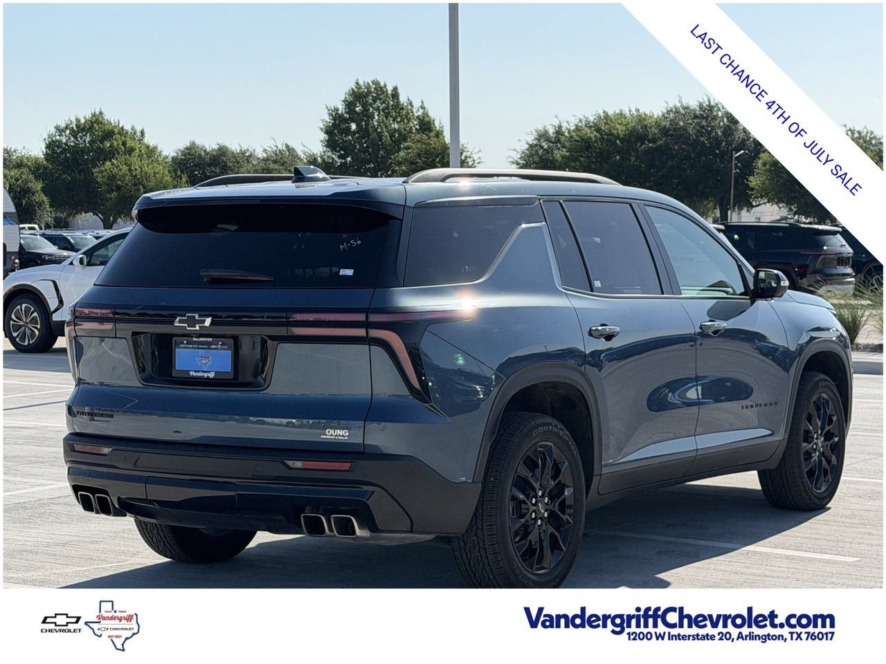 2025 Chevrolet Traverse LT - Photo 4