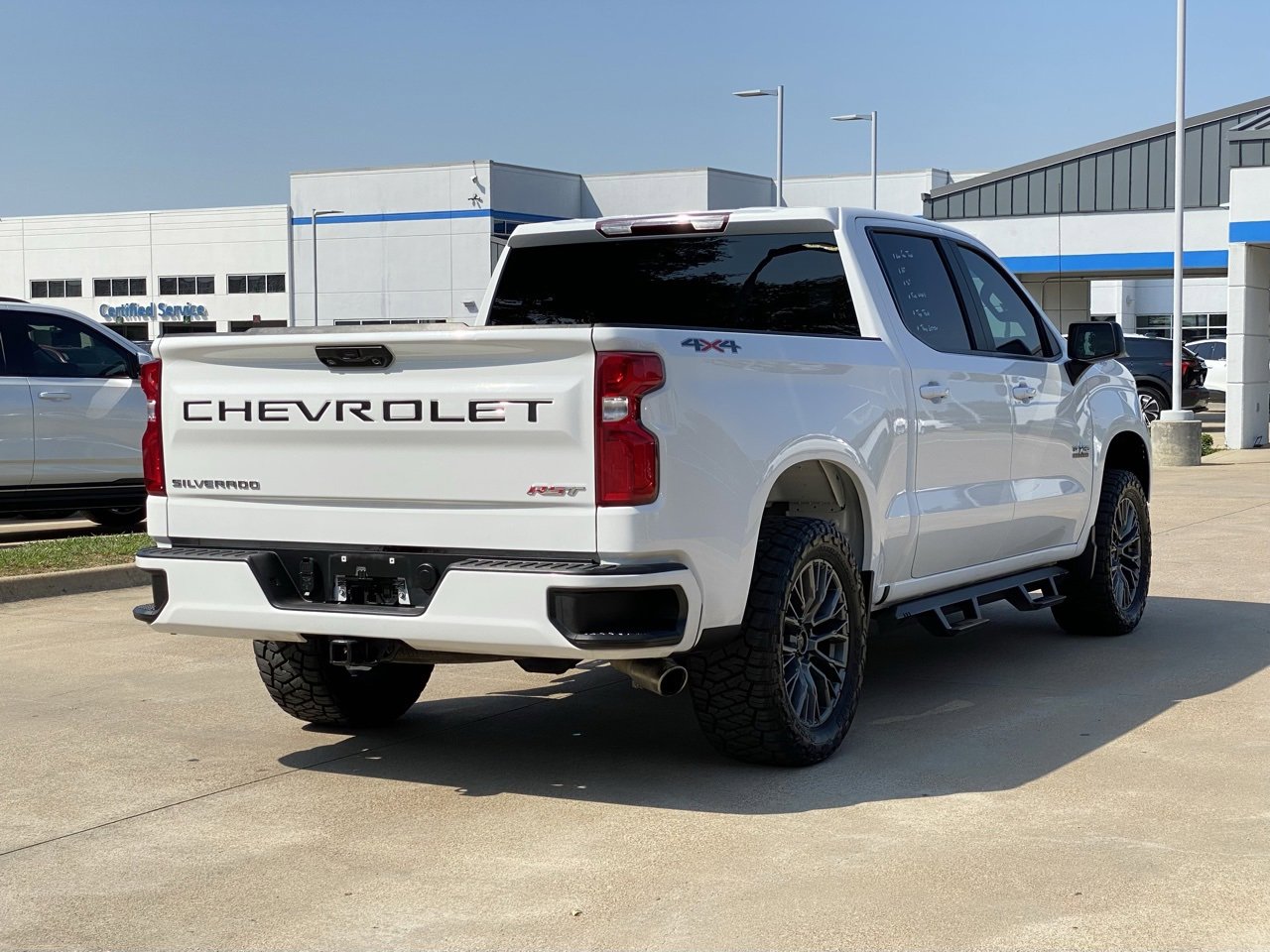 2023 Chevrolet Silverado 1500 RST photo 2