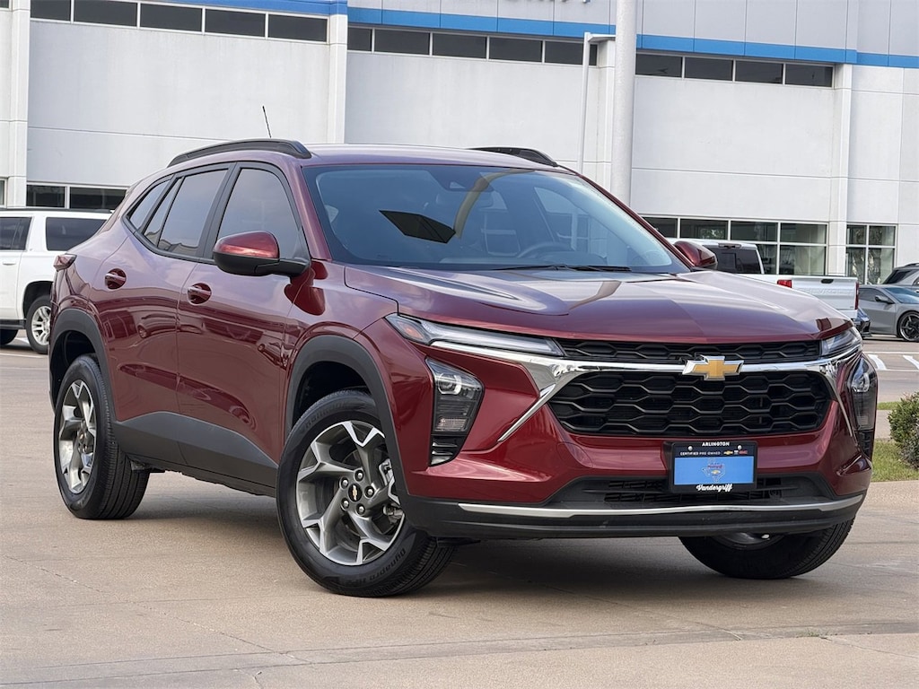 Used 2025 Chevrolet Trax LT SUV