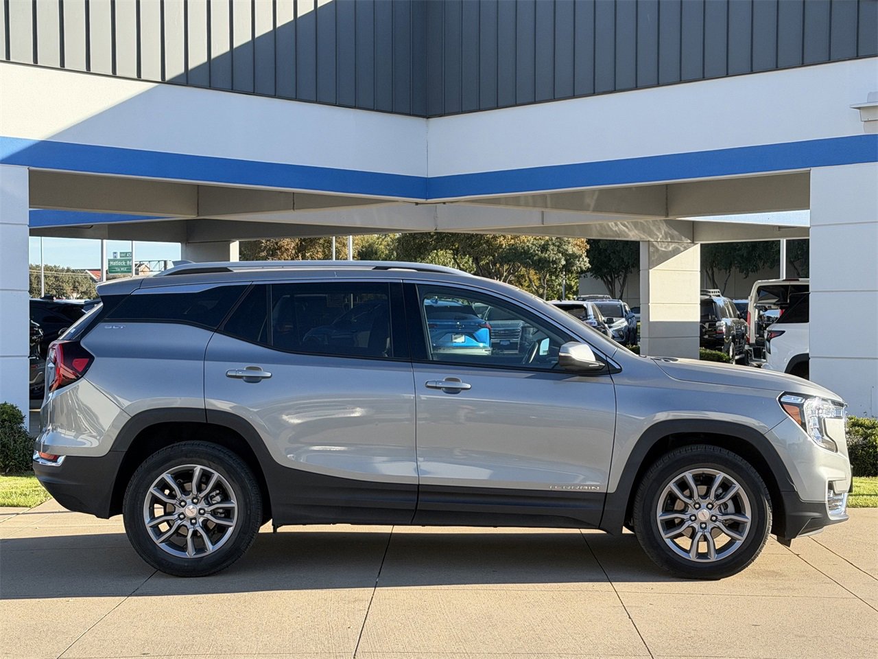 2024 Gmc Terrain SLT photo 2