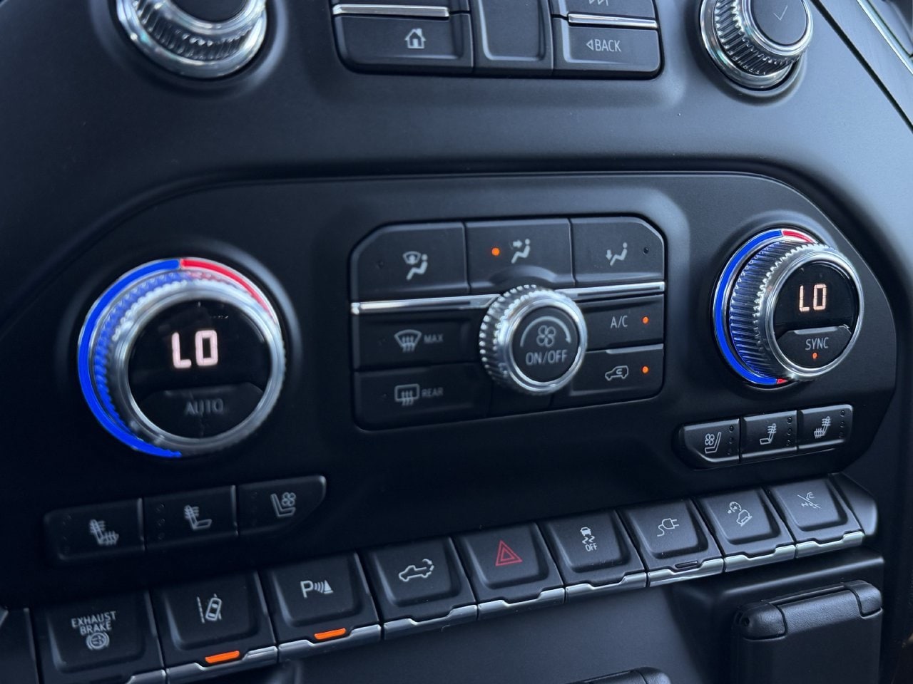 2023 GMC Sierra 3500HD AT4 - Photo 18