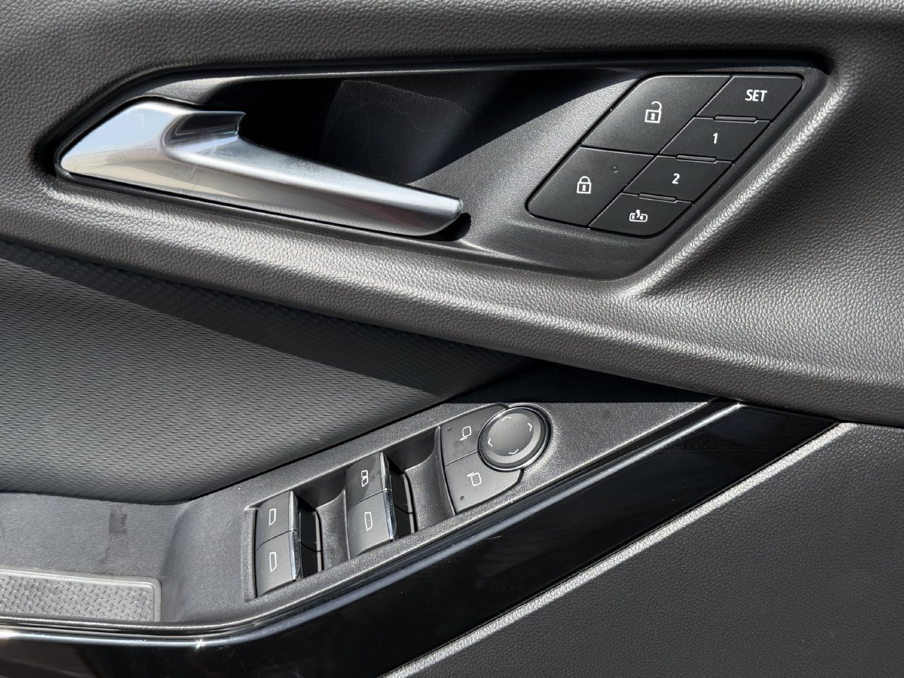 2027 Chevrolet Equinox RS - Photo 20