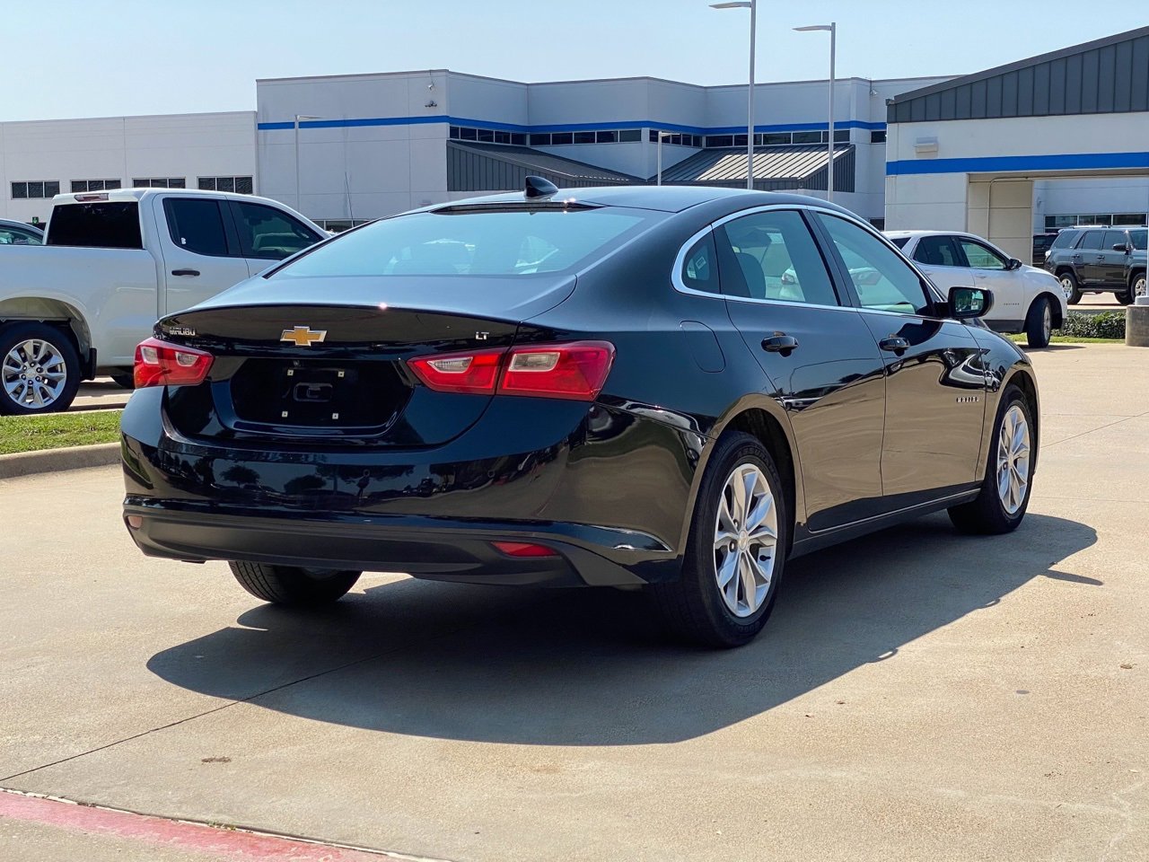 2024 Chevrolet Malibu 1LT photo 2