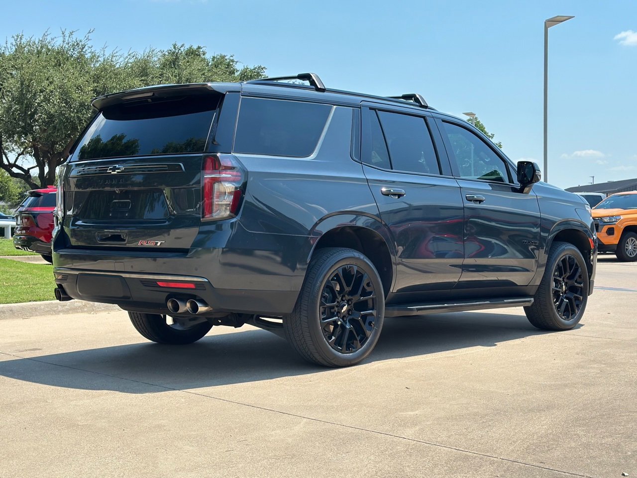2022 Chevrolet Tahoe RST photo 2