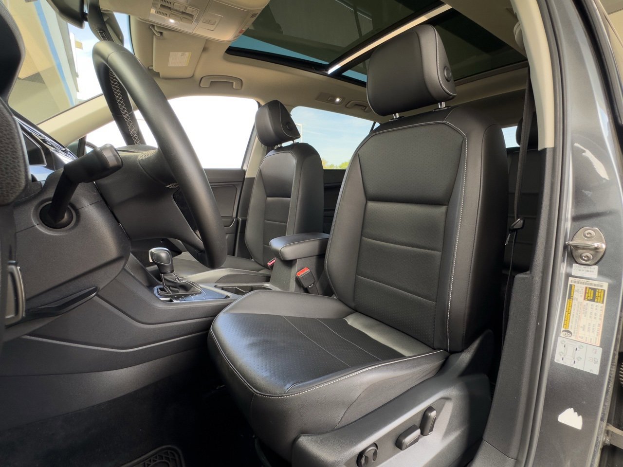 2021 Volkswagen Tiguan SE photo 3