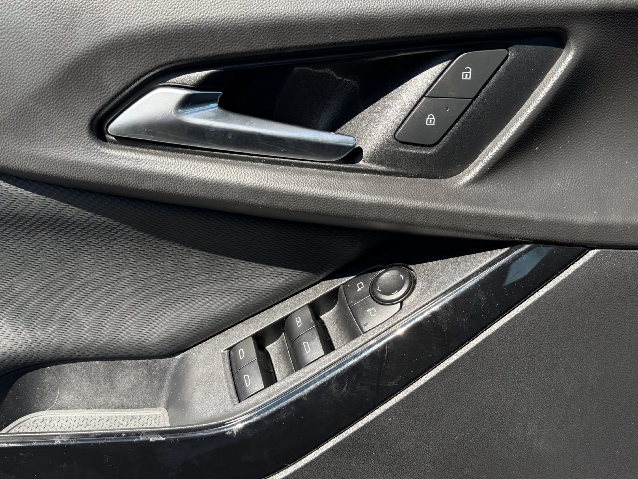 2025 Chevrolet Equinox LT - Photo 21