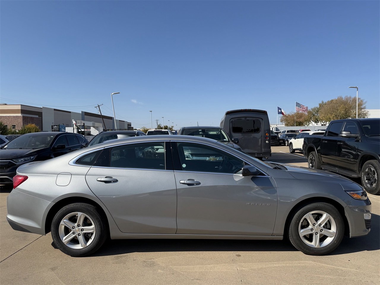 2023 Chevrolet Malibu 1LT photo 2