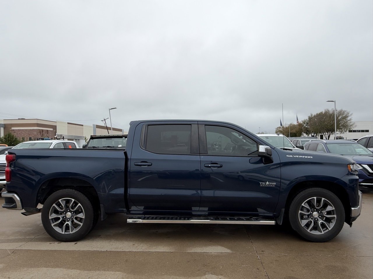 2020 Chevrolet Silverado 1500 LT photo 2
