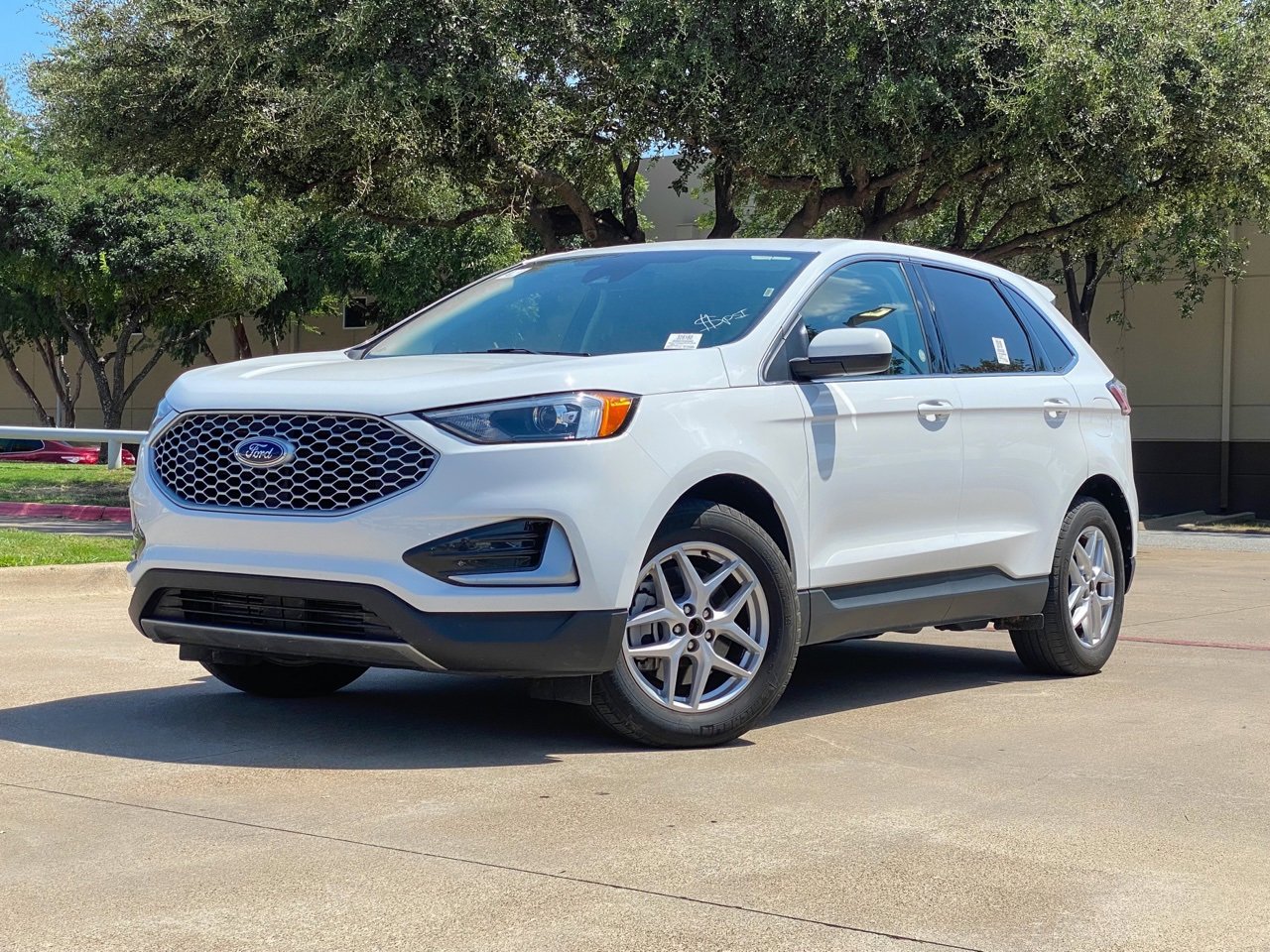 2024 Ford Edge SEL photo 3