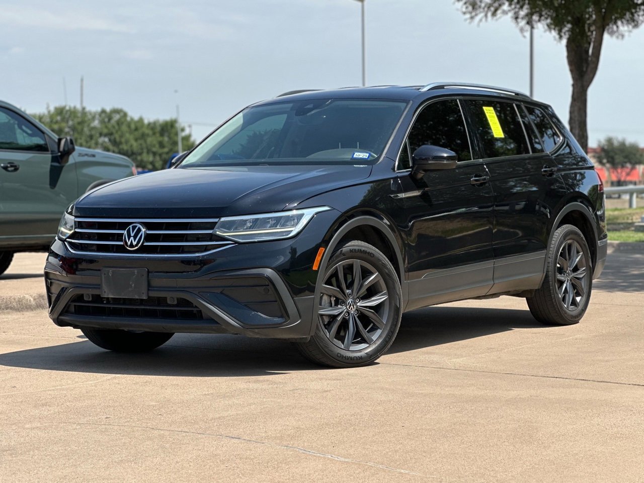 2022 Volkswagen Tiguan SE photo 3