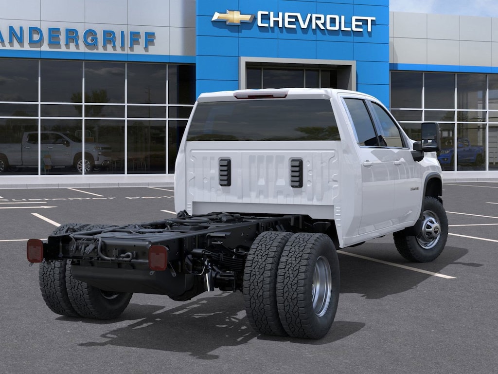 New 2025 Chevrolet Silverado 3500 HD Chassis Cab Work Truck Truck Crew Cab