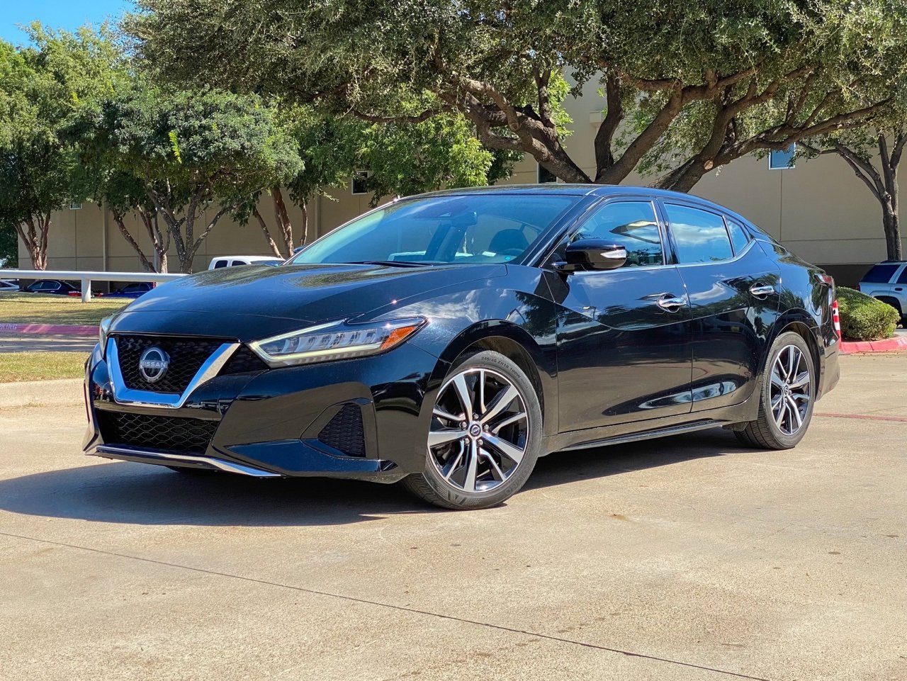 2023 Nissan Maxima SV photo 2