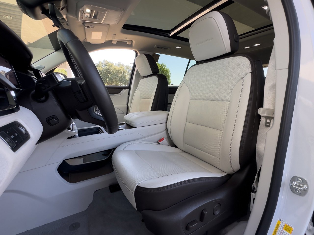 2024 Gmc Acadia Denali photo 3