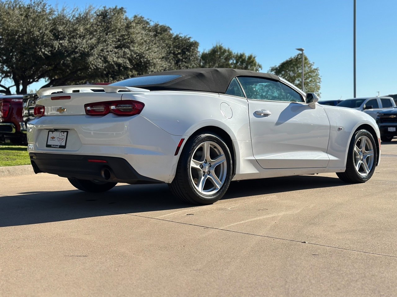 2023 Chevrolet Camaro 1LT photo 2
