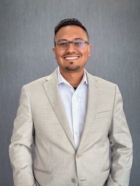 Staff member Luis Rodriguez from ID_a2834cc4964e