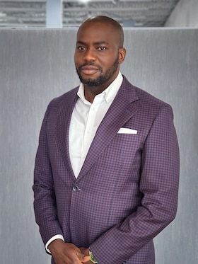 Staff member Lester Shaka from ID_2b87be861797