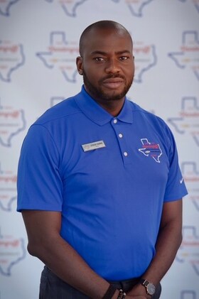Staff member Lester Shaka from ID_2b87be861797