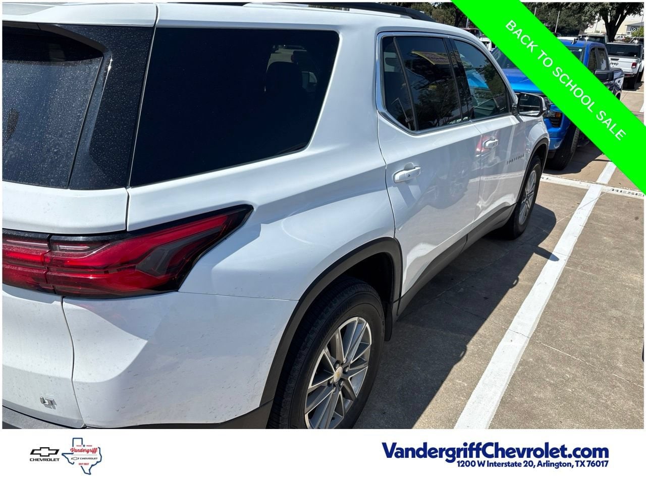 Used 2023 Summit White Chevrolet LT Cloth image 4