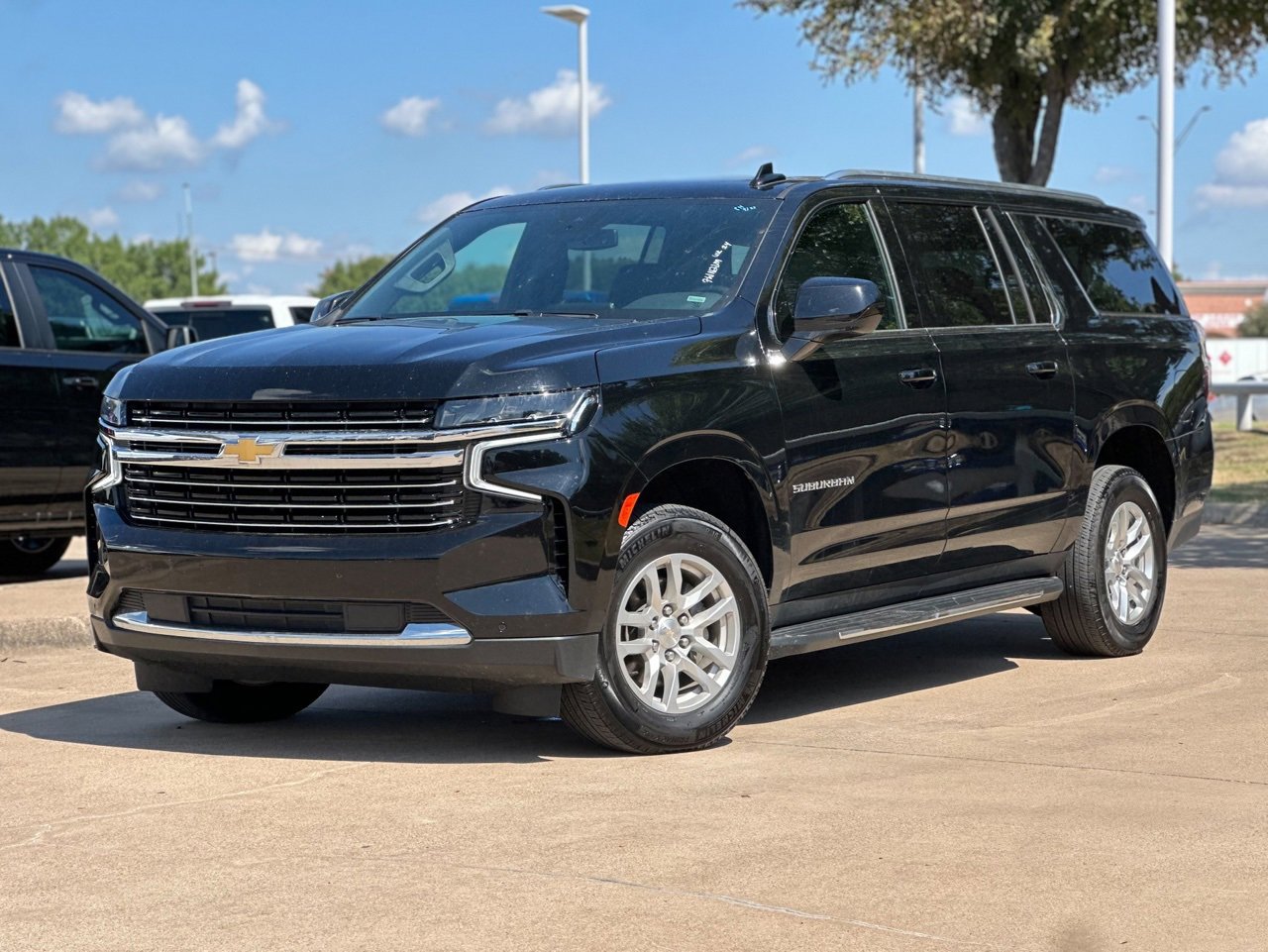 2024 Chevrolet Suburban LT photo 3