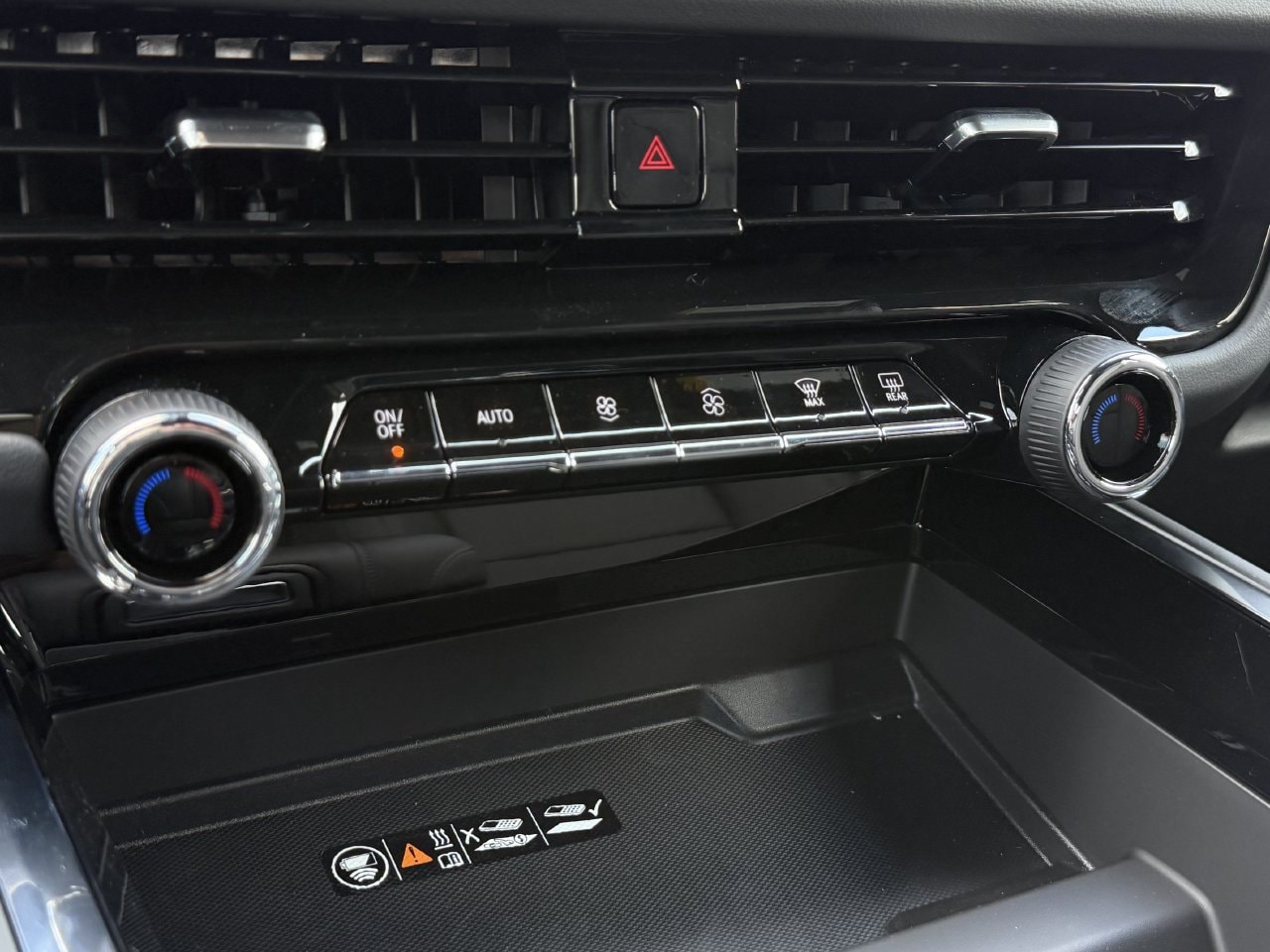 2026 Chevrolet Suburban Z71 - Photo 18
