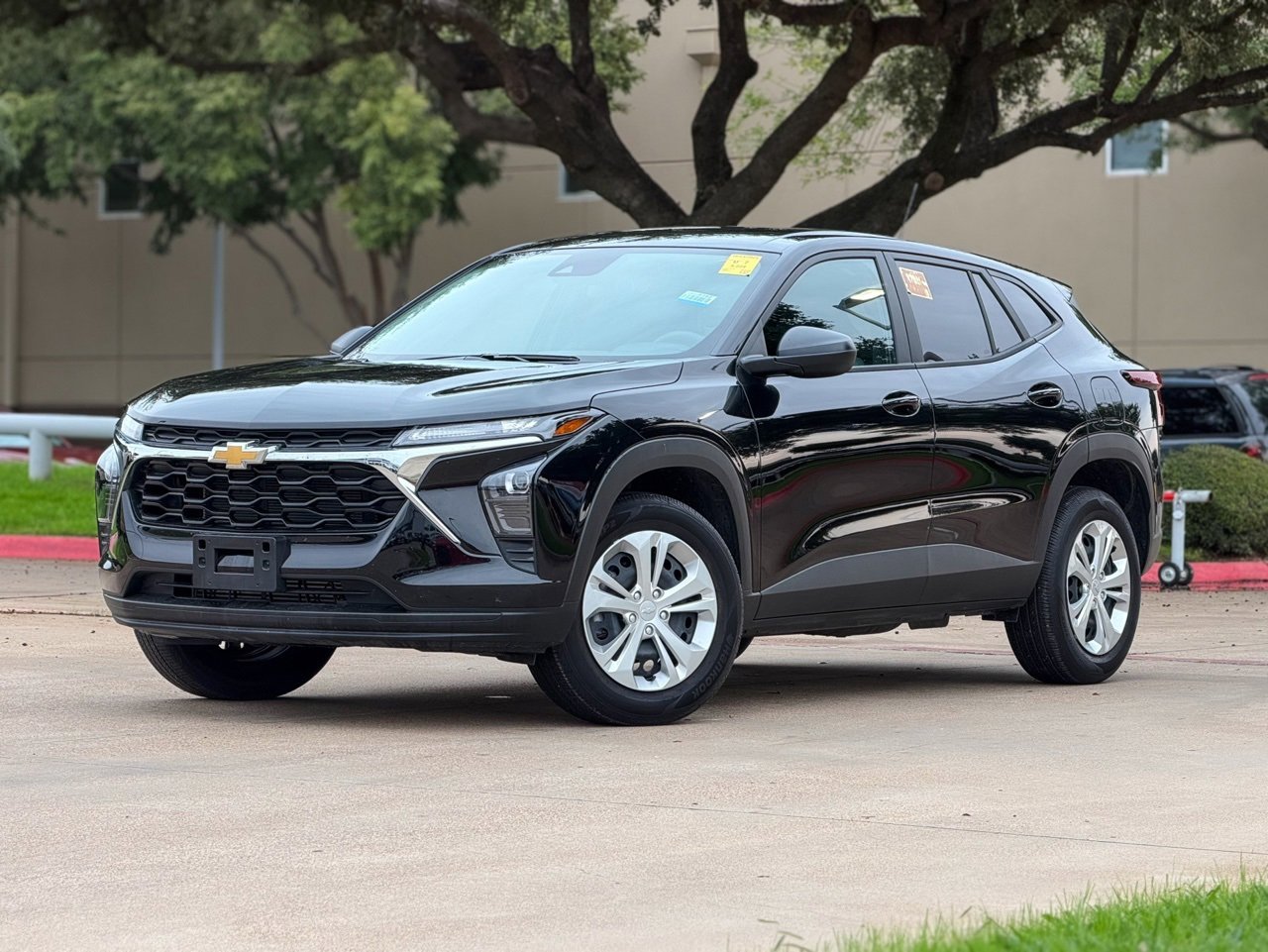 2025 Chevrolet Trax LS photo 3