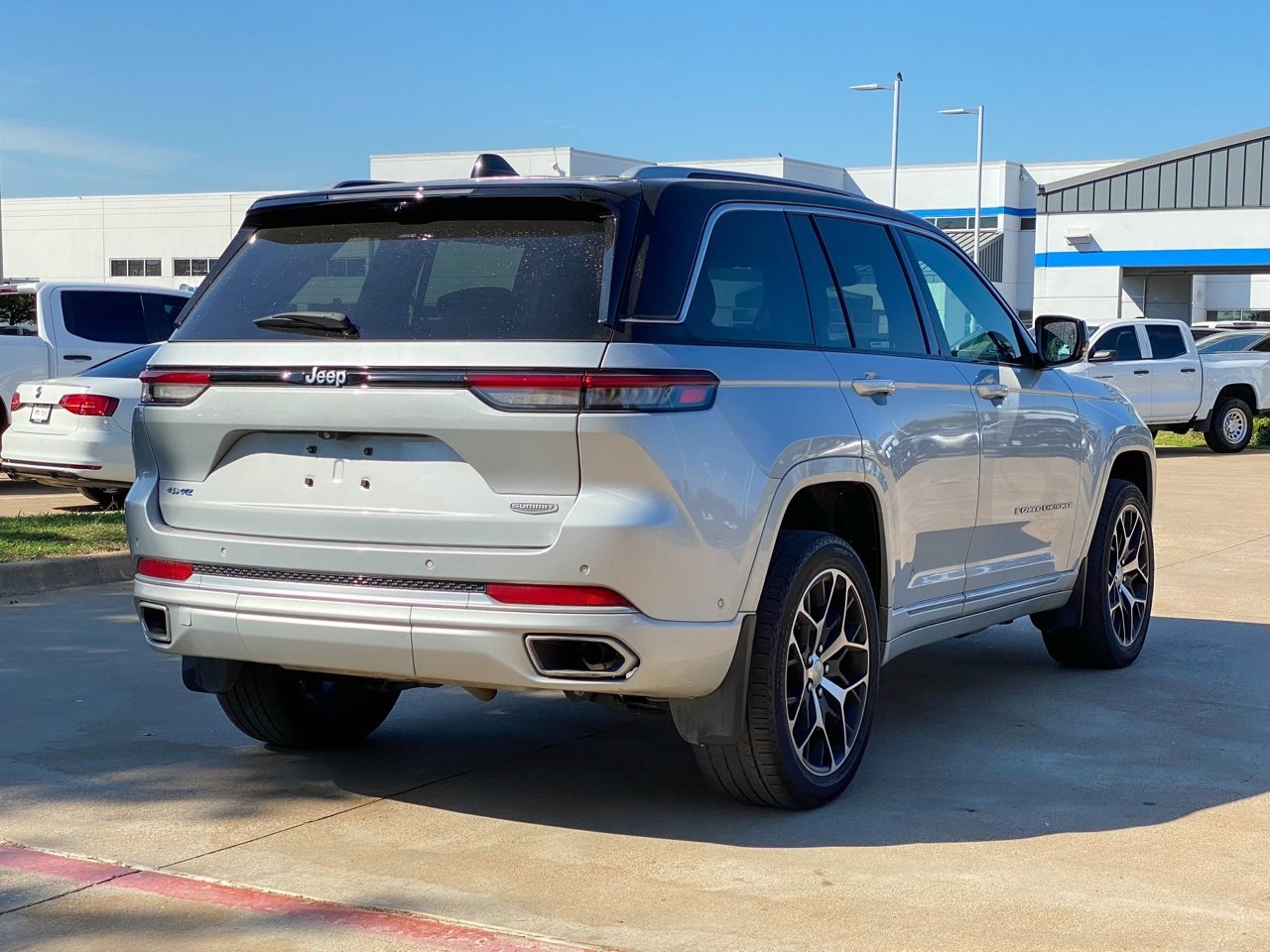 2022 Jeep Cherokee Summit 4xe photo 2