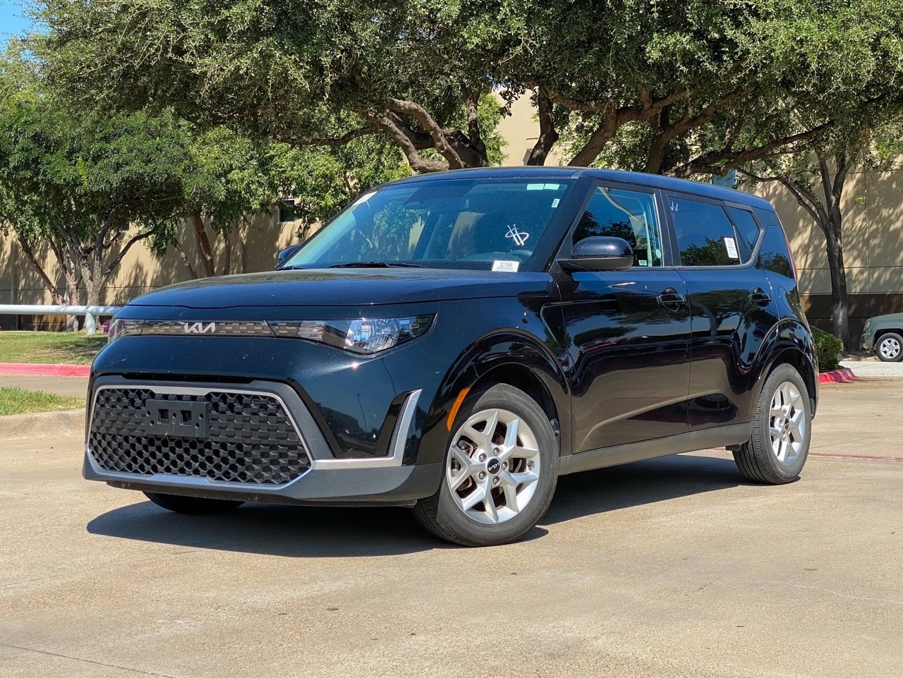 2023 Kia Soul LX photo 2