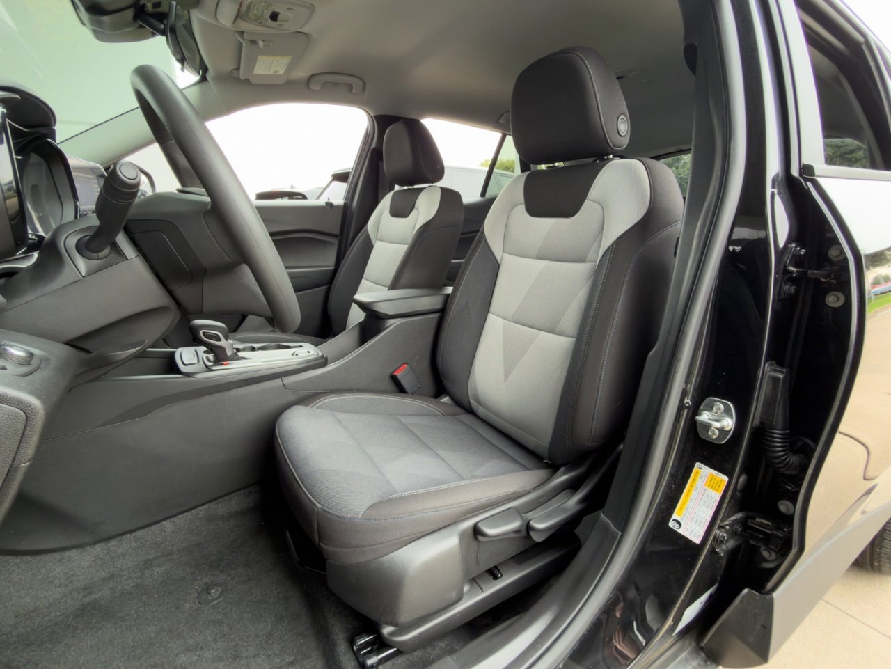 2025 Chevrolet Trax LS photo 4