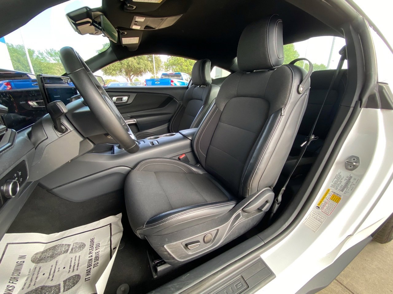 2024 Ford Mustang EcoBoost photo 3