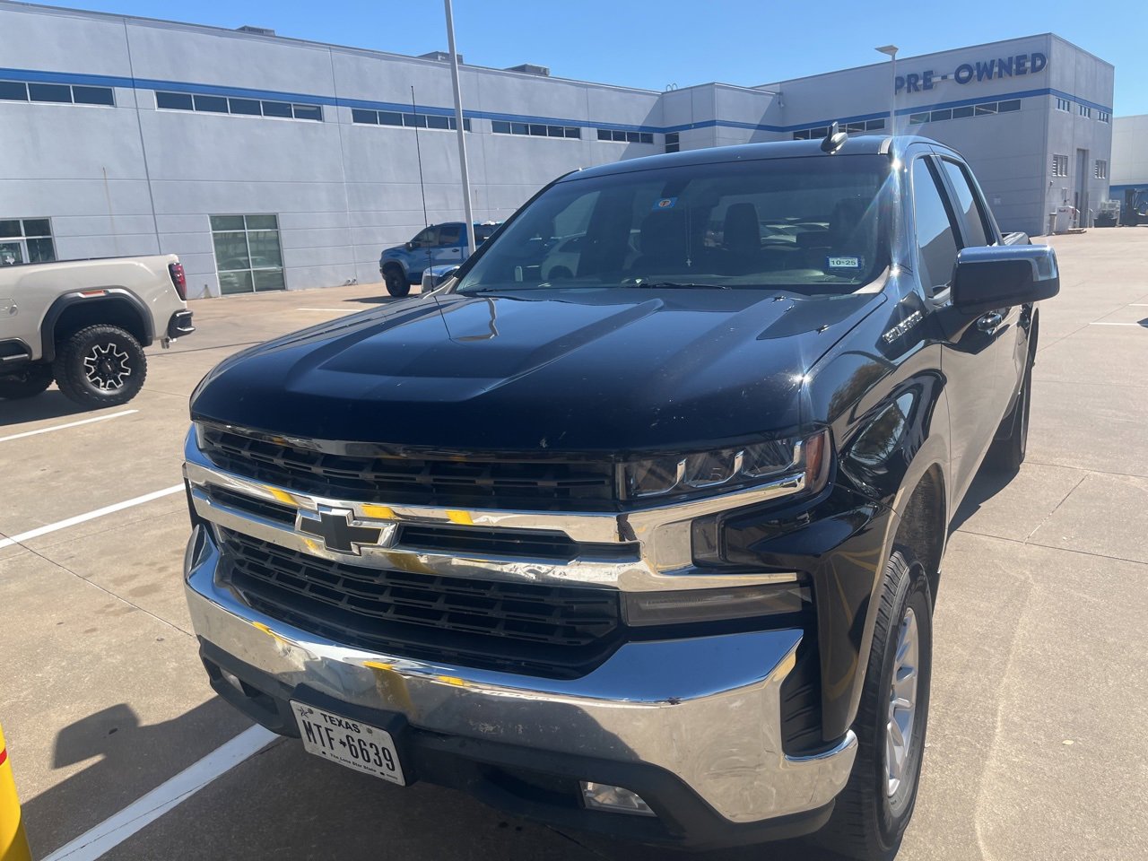2019 Chevrolet Silverado 1500 LT photo 2