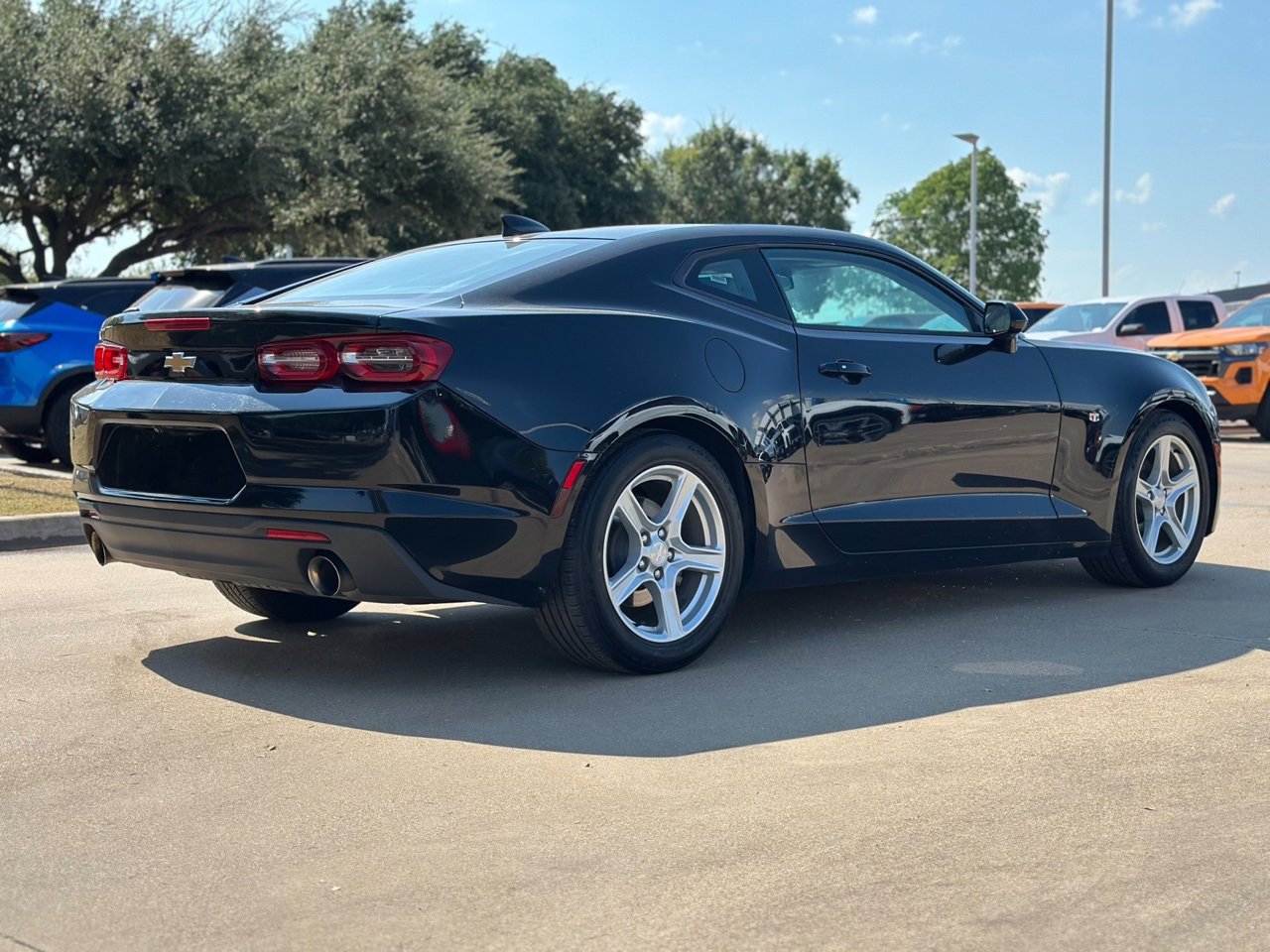2023 Chevrolet Camaro 1LT photo 2