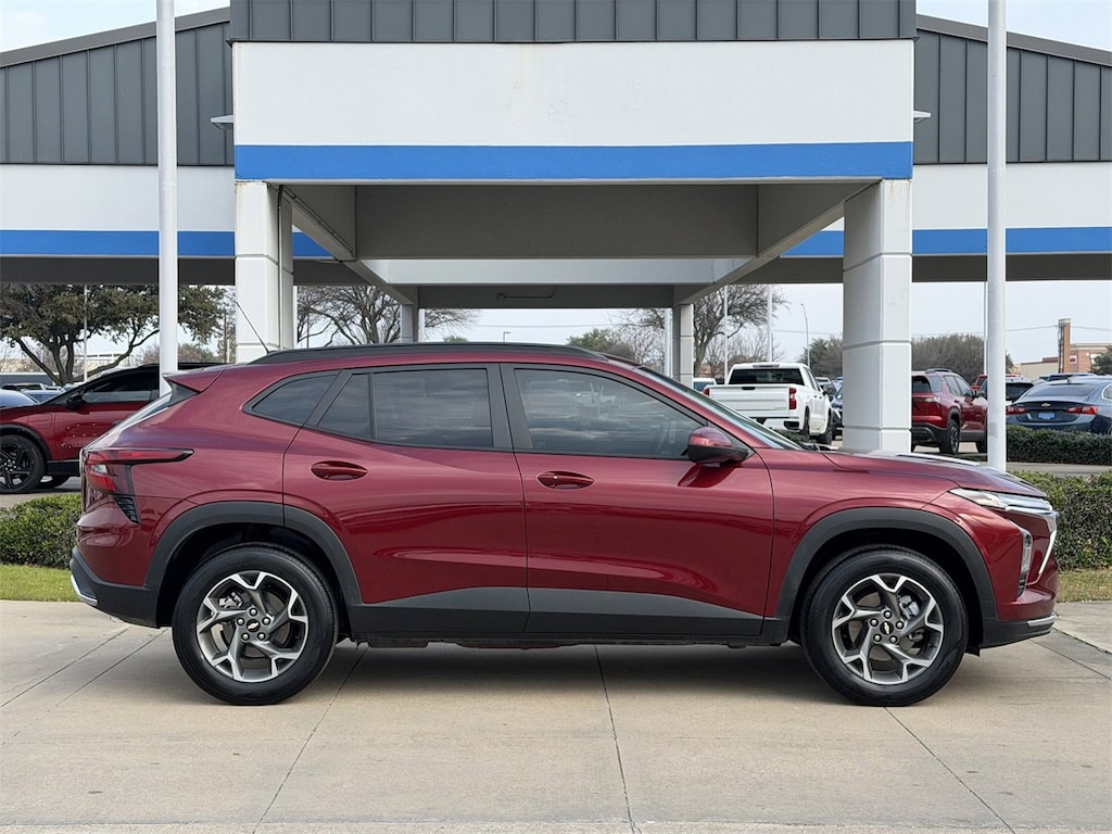 Used 2025 Chevrolet Trax LT SUV