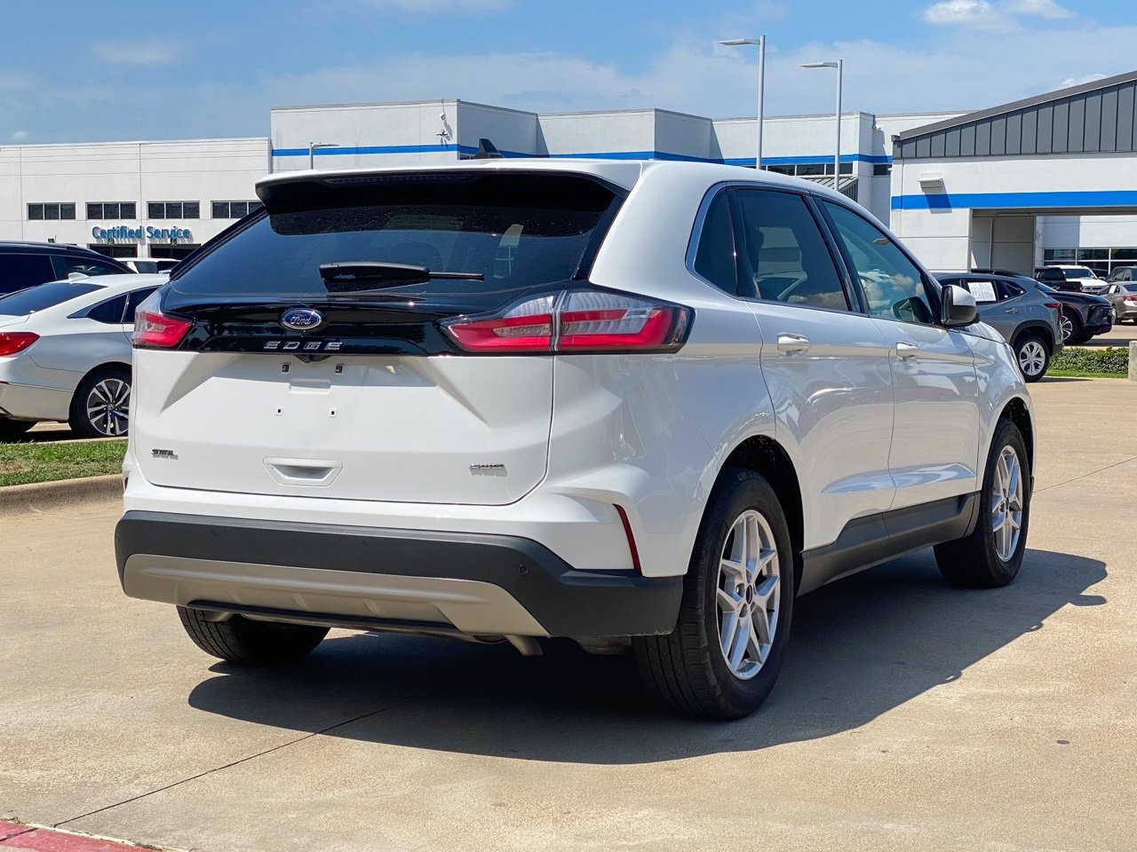 2024 Ford Edge SEL photo 2