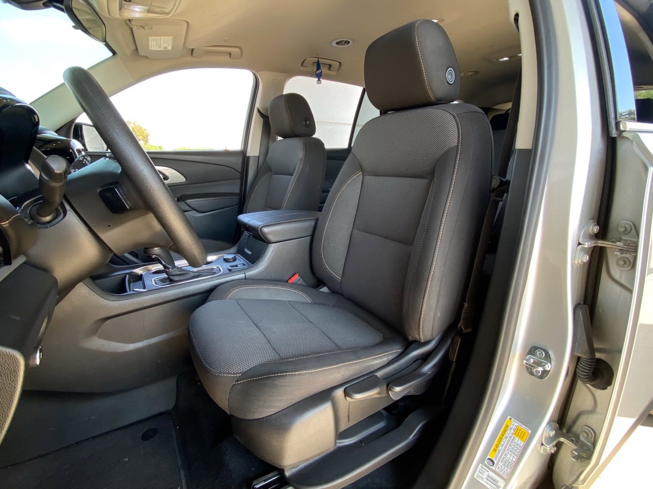 2020 Chevrolet Traverse LS photo 4
