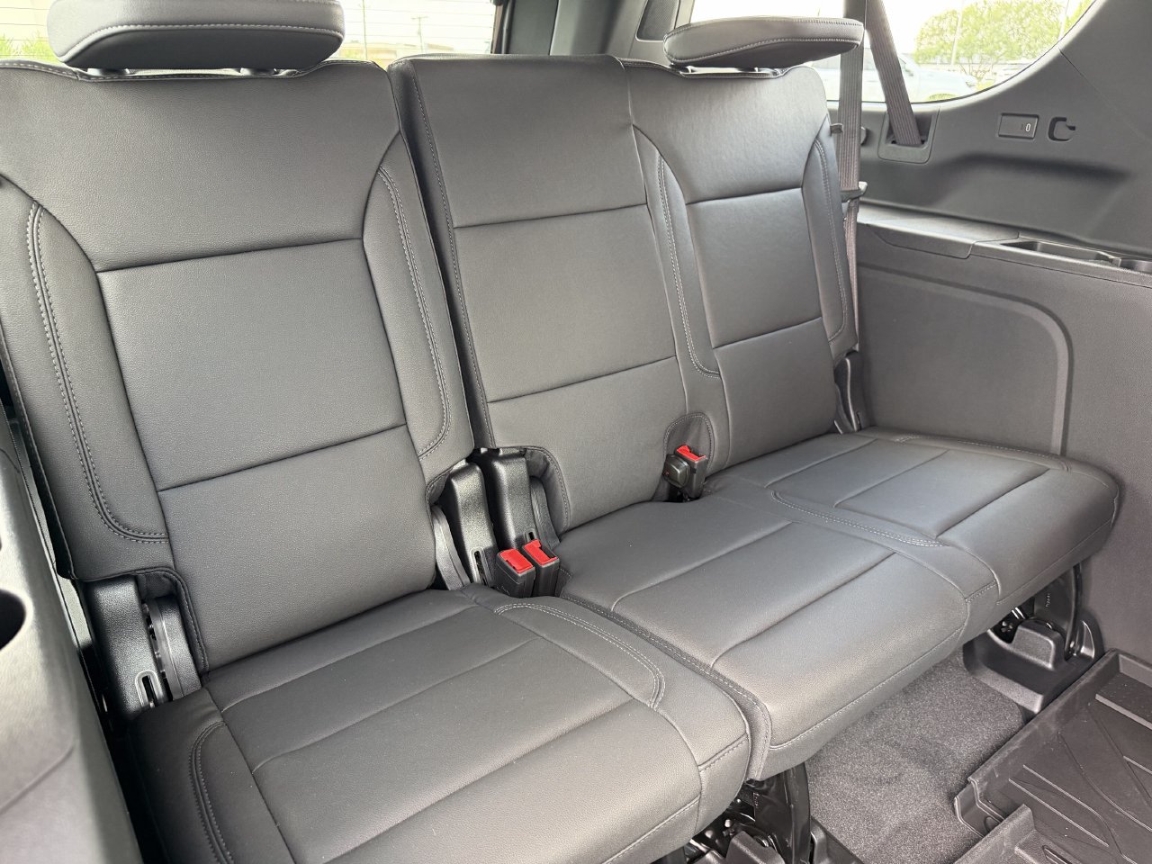 2026 Chevrolet Suburban Z71 - Photo 29