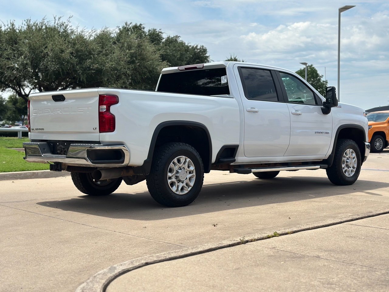 2025 Chevrolet Silverado 2500HD LT photo 2