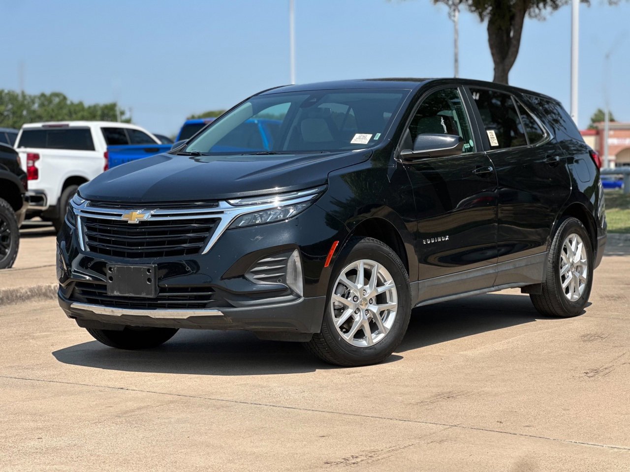 2024 Chevrolet Equinox LT photo 2