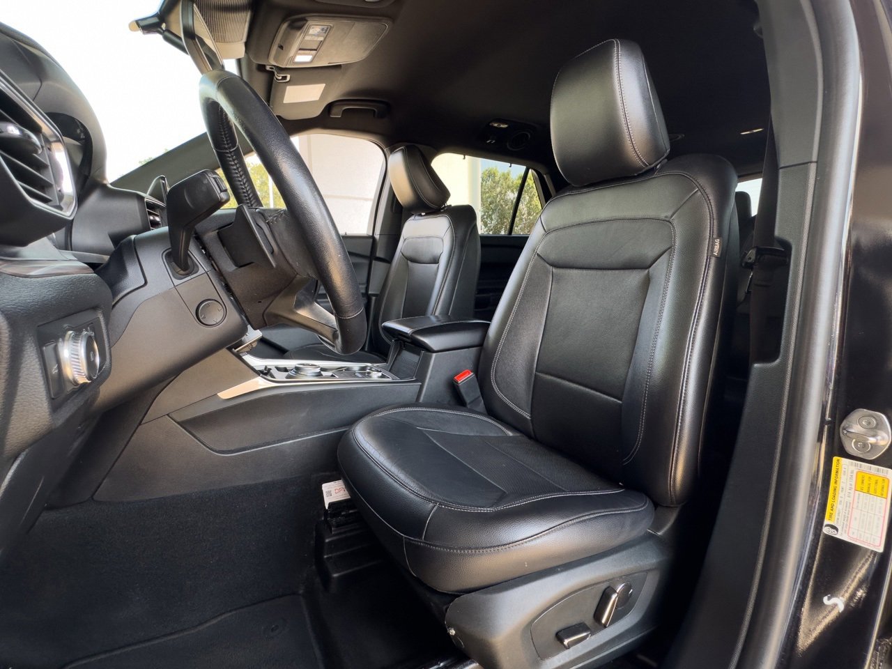 2020 Ford Explorer Limited photo 2