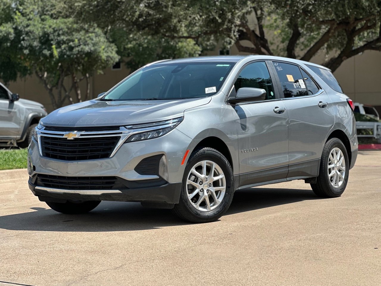 2024 Chevrolet Equinox LT photo 3