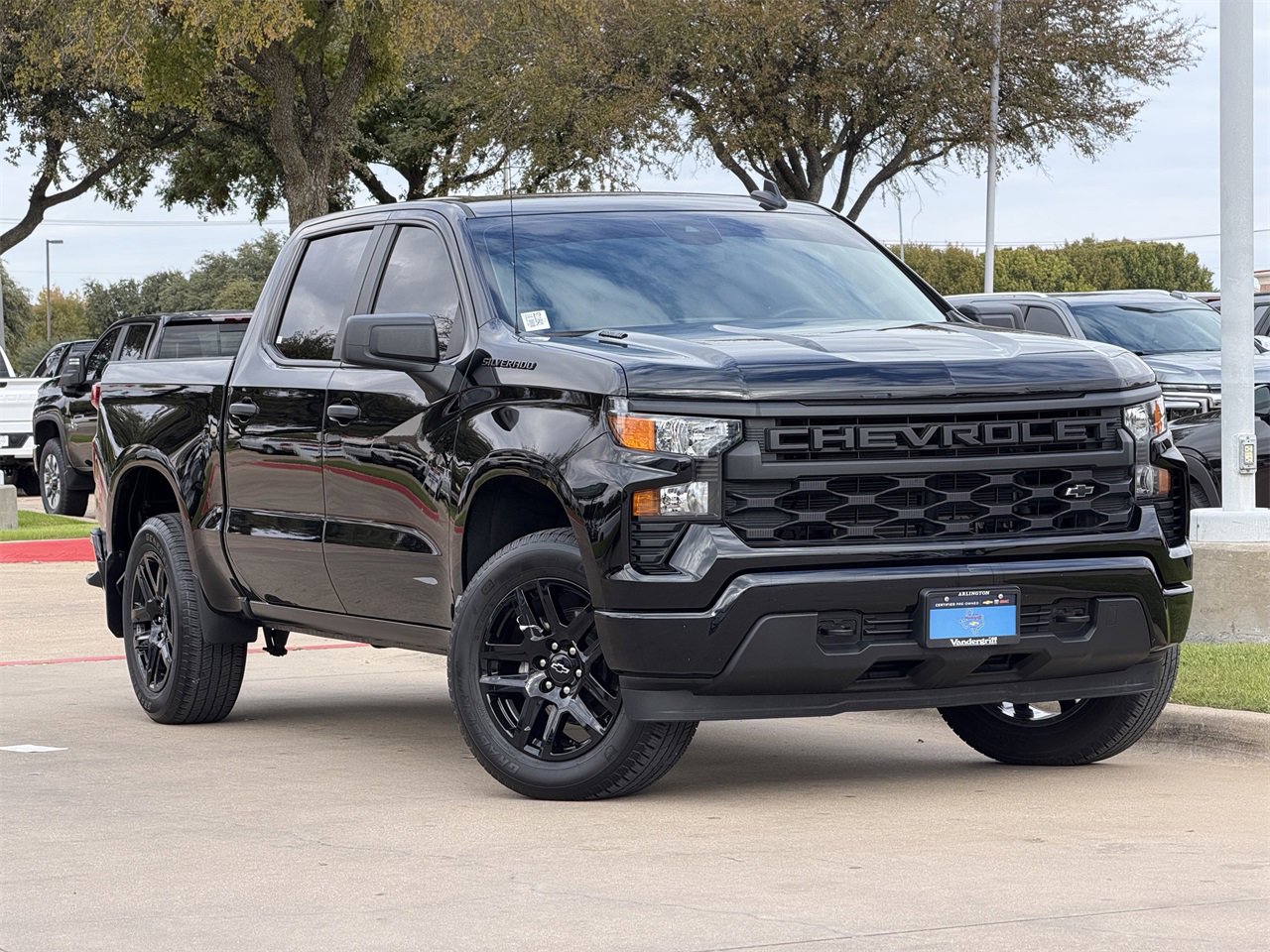 2025 Chevrolet Silverado 1500 Custom photo 2