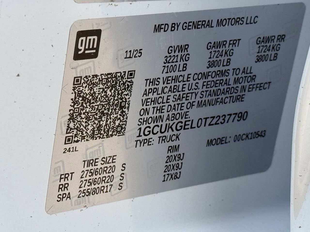 New 2026 Polar White Tricoat Chevrolet LTZ image 23