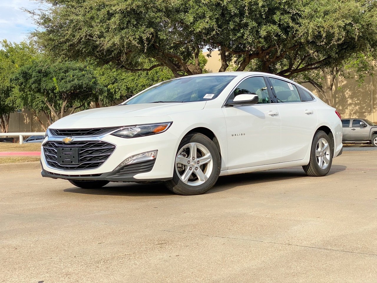 2023 Chevrolet Malibu 1LT photo 2