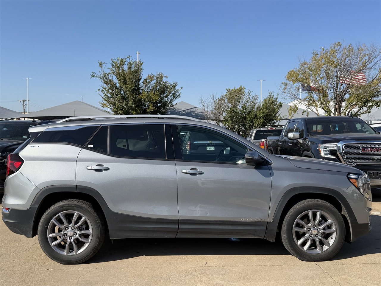 2024 Gmc Terrain SLT photo 2
