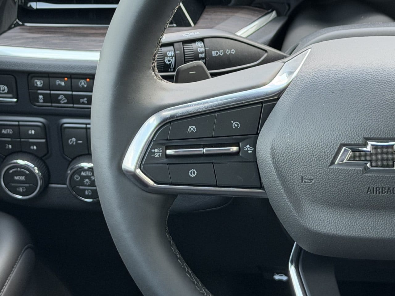2026 Chevrolet Suburban Z71 - Photo 13