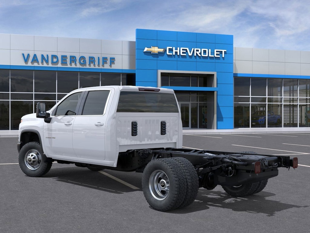 New 2025 Chevrolet Silverado 3500 HD Chassis Cab Work Truck Truck Crew Cab